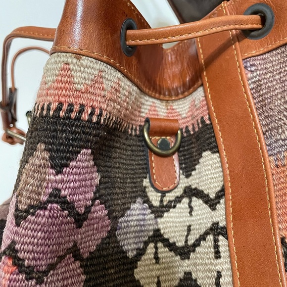 Vintage 90s Unisex Boho Artisan Cotton Woven Aztec Dhurrie and Leather Backpack - Picture 13 of 16